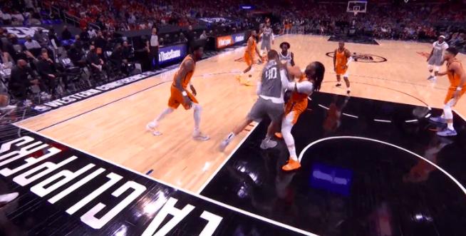 詹姆斯今日高光瞬间,詹姆斯高光时刻回顾