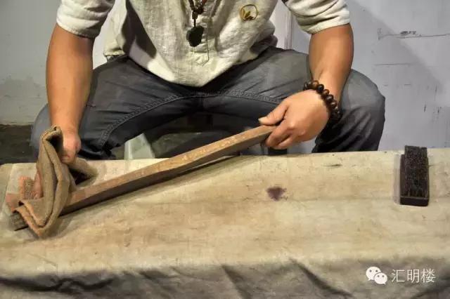 许师傅红木家具保养,黄花梨方凳子修复方法