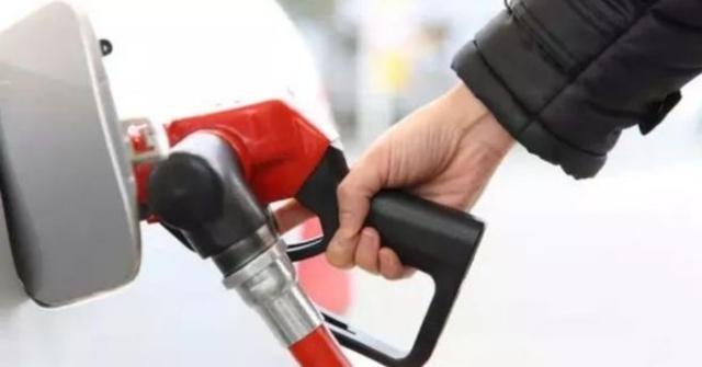 汽车没油会提醒吗,汽车没油了会是什么提示