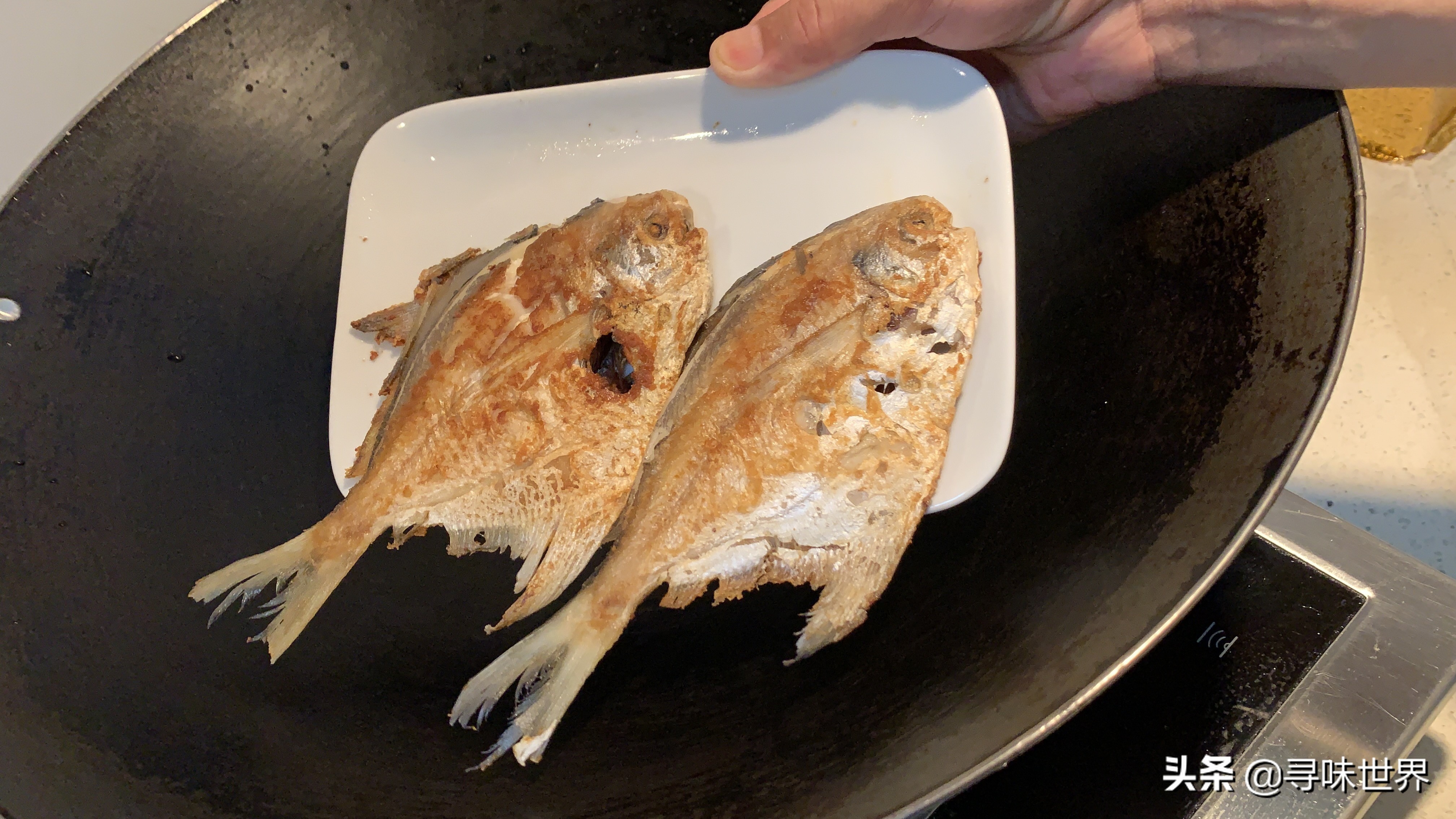 铁锅煎鱼如何防粘锅,煎鱼粘锅用什么办法不粘锅