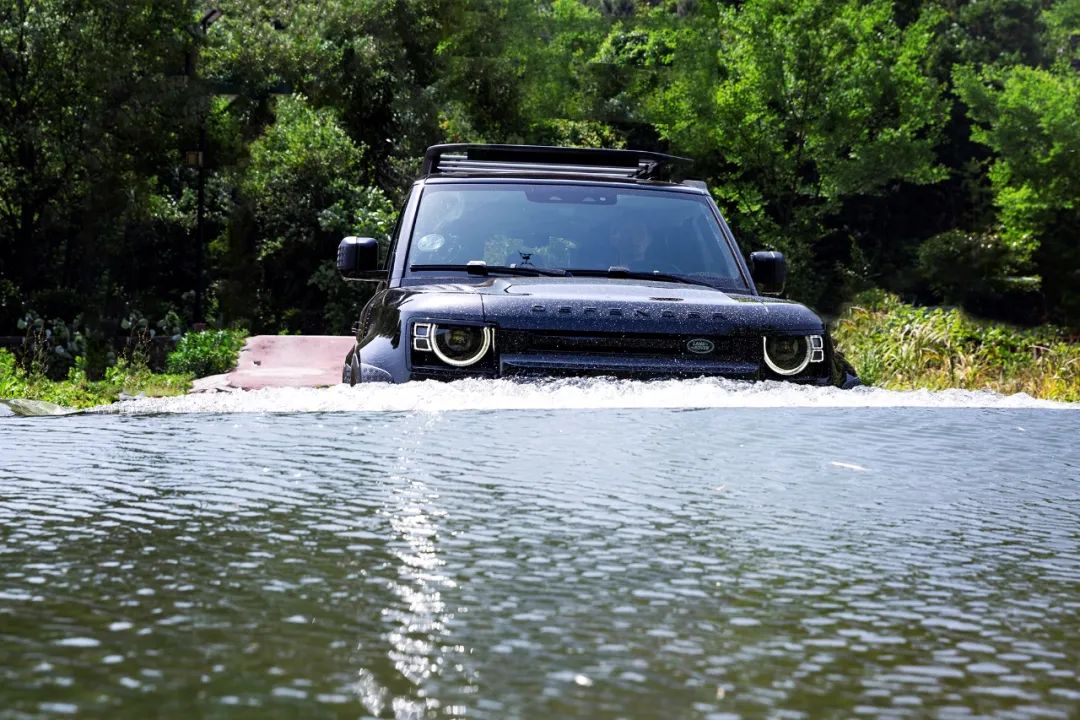 最新路虎卫士越野车,路虎卫士固特异at胎