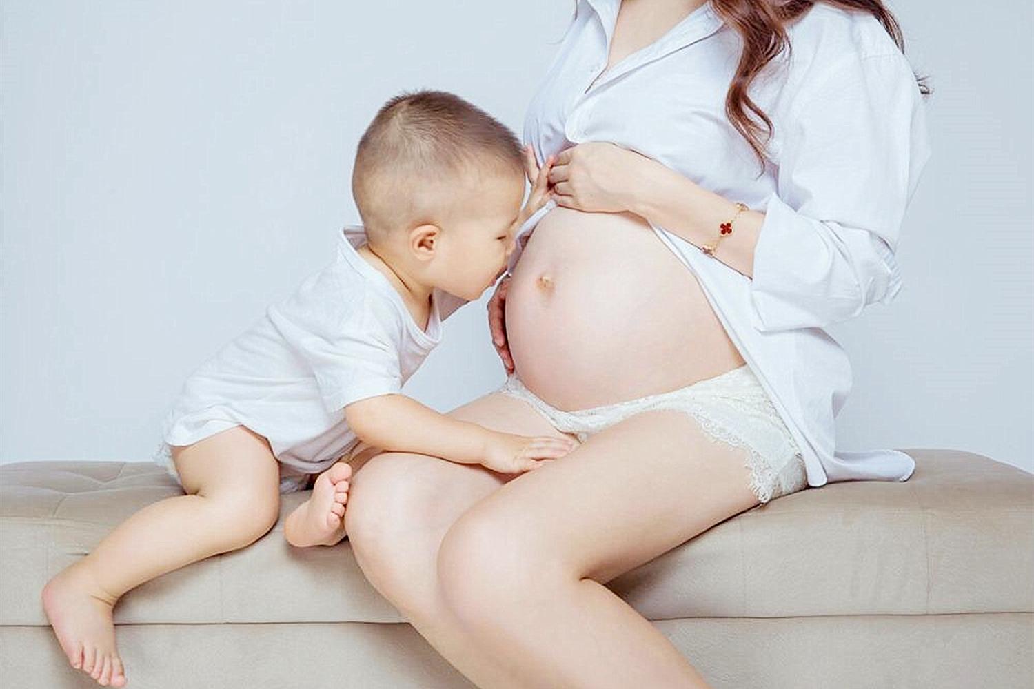 胎儿晚上胎动频繁怎么调整成白天,孕妇睡得太晚宝宝胎动频繁正常吗