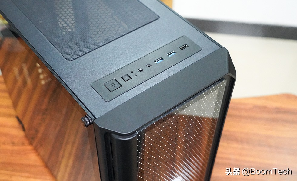 不对称设计点缀安钛克NX1000机箱体验