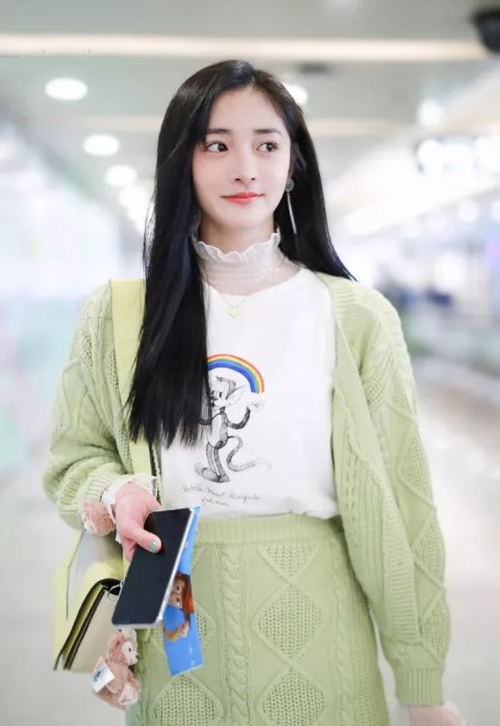 杨幂一万块钱毛衣,杨幂什么单品都能穿好