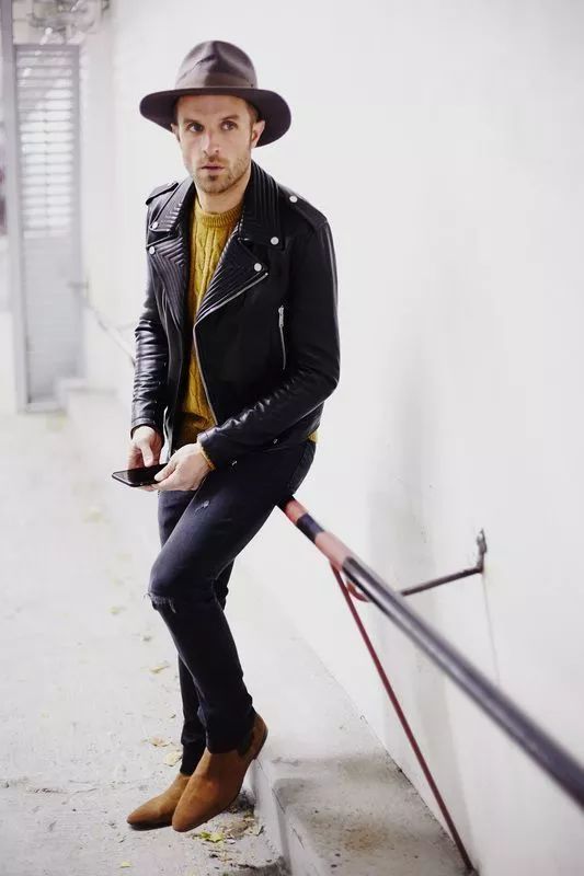 帽子怎么戴才能防止飞起来,戴棒球帽怎么撑起来小技巧