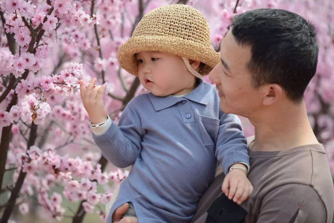 军爸给军娃惊喜视频,军爸送给军娃的六一礼物