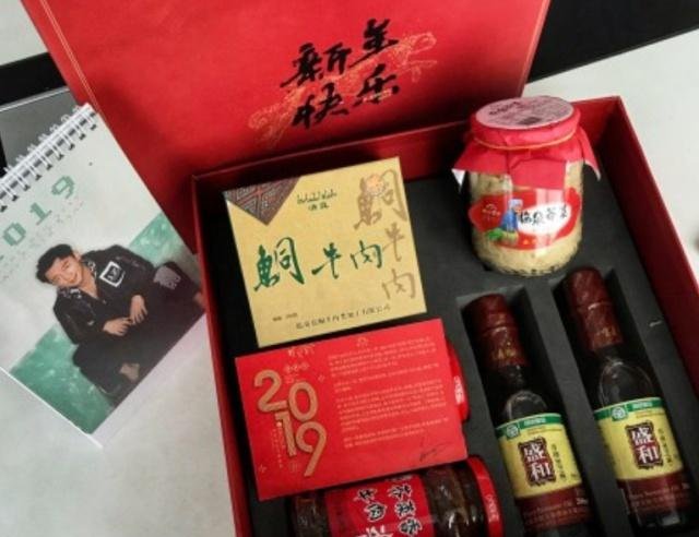 明星工作室的新年礼盒怎么买,杨幂易烊千玺贺岁短片