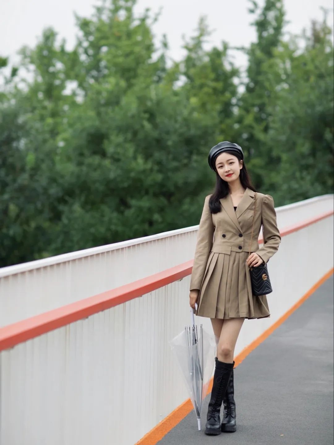 胖mm粗腿马丁靴冬季加绒羊羔绒,今年最火的中筒靴粗腿圆头马丁靴