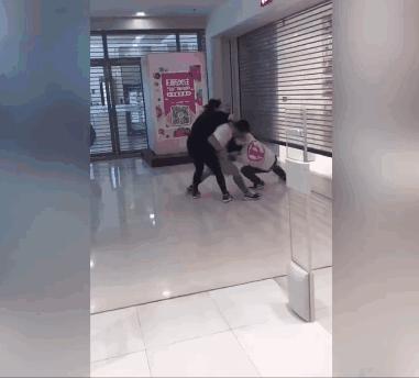 优衣库联名t恤kaws,优衣库与kaws联名的t恤