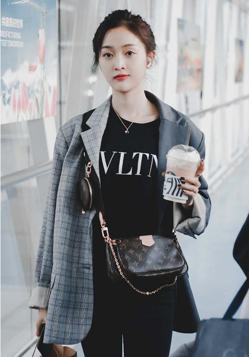 妈妈看了要流泪!吴宣仪录节目衣服“烂”到毛边,年轻人这么省?