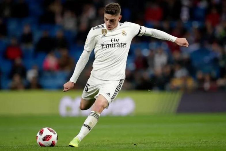 圣诞树阵型打传控还是打反击,圣诞树阵型fm