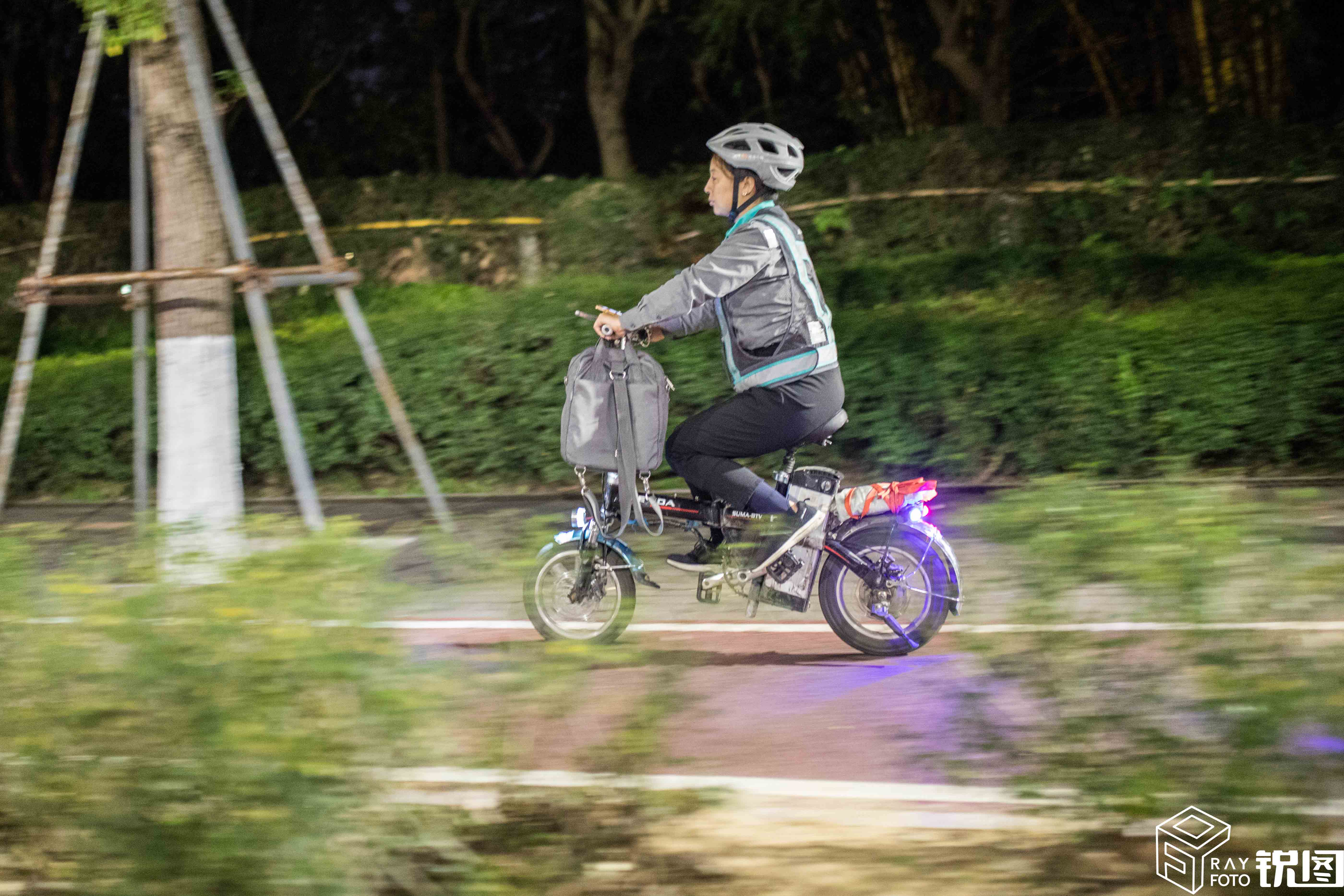 做代驾的女人视频,凌晨还在做代驾的女人