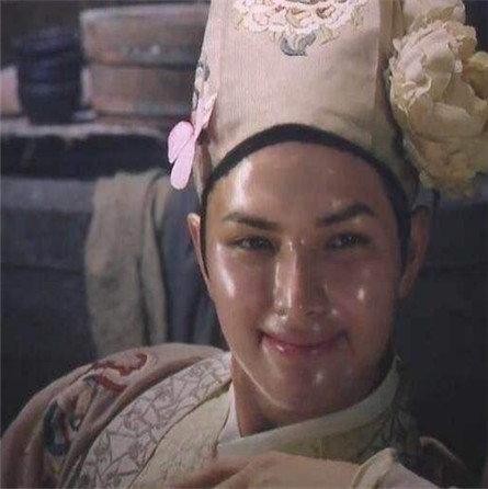 脂溢性皮炎脱发洗头掉一堆,脂溢性脱发用什么树叶洗头