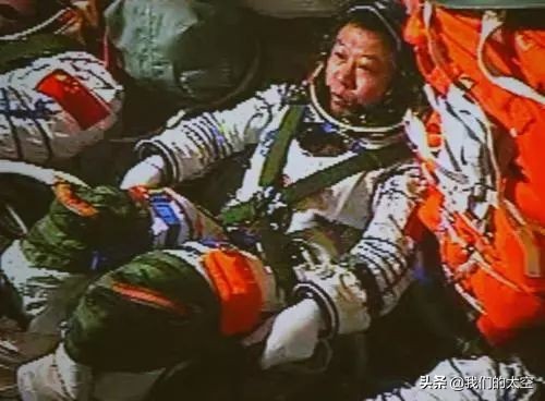 王俊凯关晓彤吴磊宋祖儿,王俊凯关晓彤吴磊签名