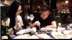 搞笑一刻网友对比美版M记大杯可乐与日本大杯可乐的容量差距