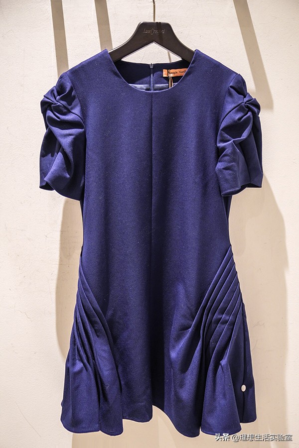 我们逛了天的成都时代奥莱，为你整理出这份春节新衣精明采购清单