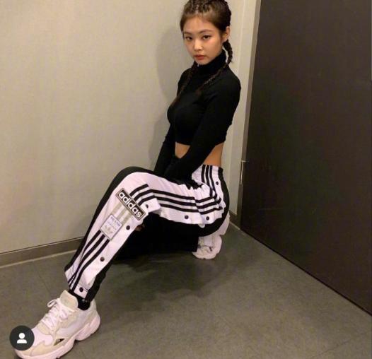 jennieadidas裤子,jennie穿adidas短裤