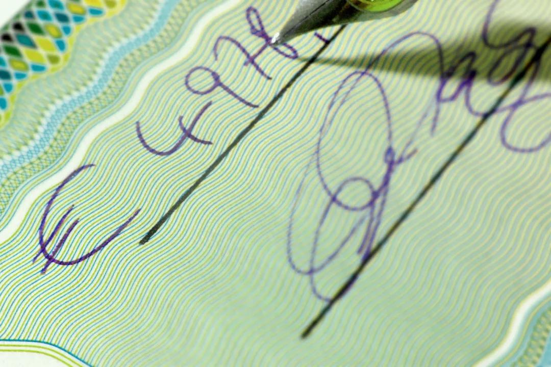 拆迁给的是现金支票还是转账支票,拆迁支票要怎么才能取出来