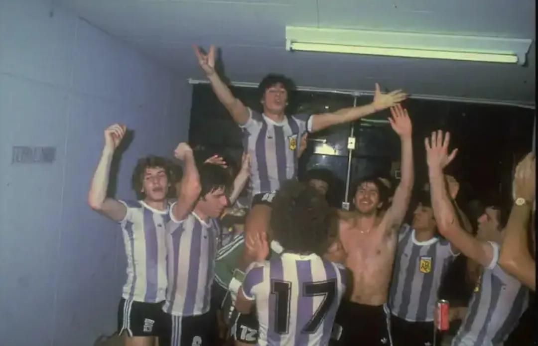 马拉多纳因心脏骤停去世享年60岁,一代球王马拉多纳心脏骤停去世