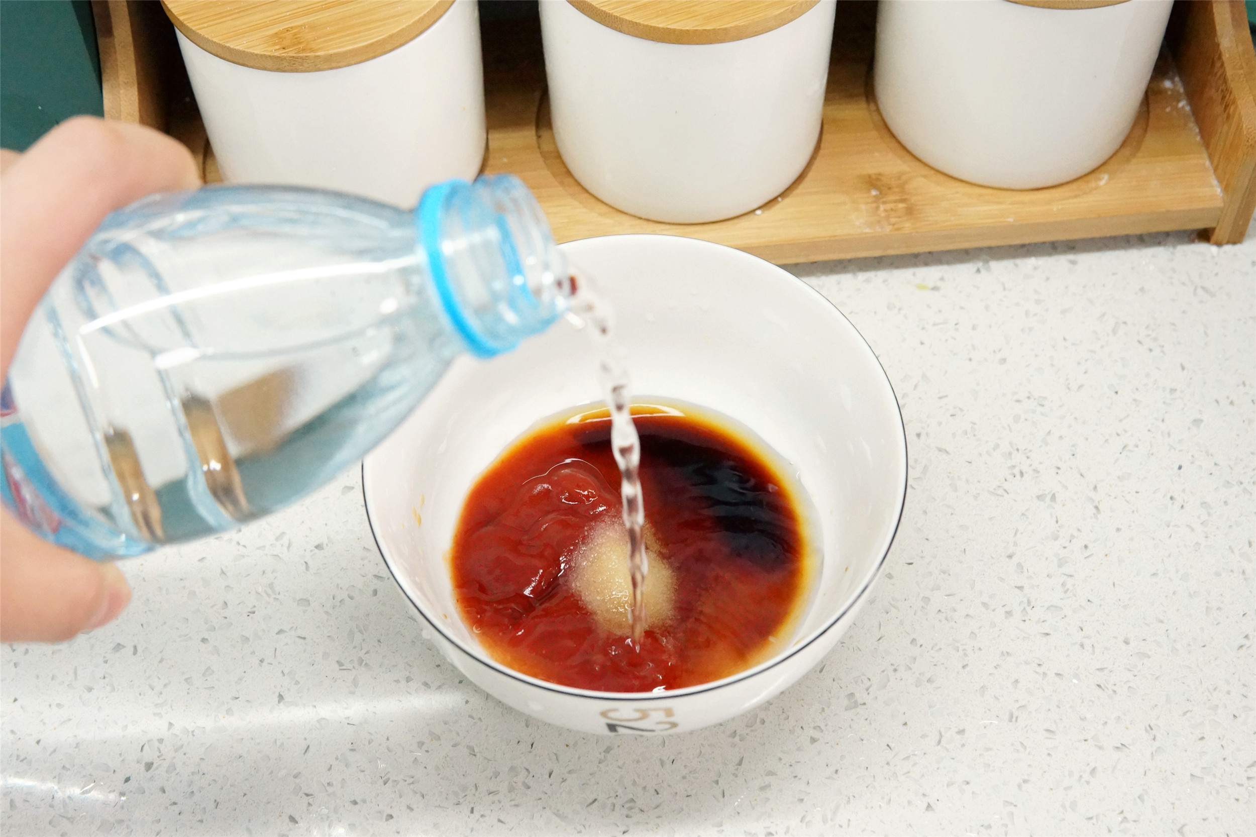 大虾保鲜保存要放水吗,大虾放冰箱怎样保鲜