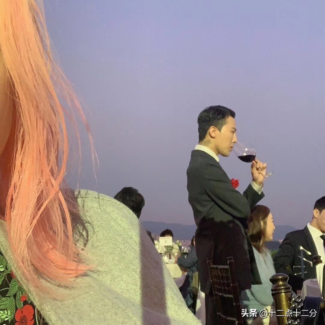 权志龙姐姐的品牌2021年服装走秀,杨颖穿权志龙联名衣服