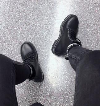 马丁靴如何选择适合自己的,如何挑选一双适合自己的马丁靴