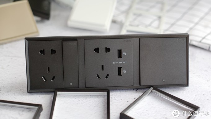 施耐德皓呈系列小夜灯现场效果,施耐德颜值开关插座