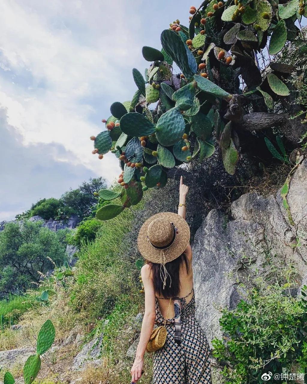 模特拍照姿势怎么调,模特拍视频如何保持松弛感