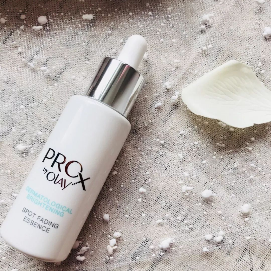 用了这七款美白精华，我终于白成了一道光~