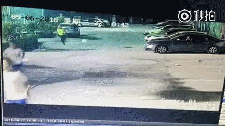 成都业余足球场发生冲突打架,足球场暴打裁判