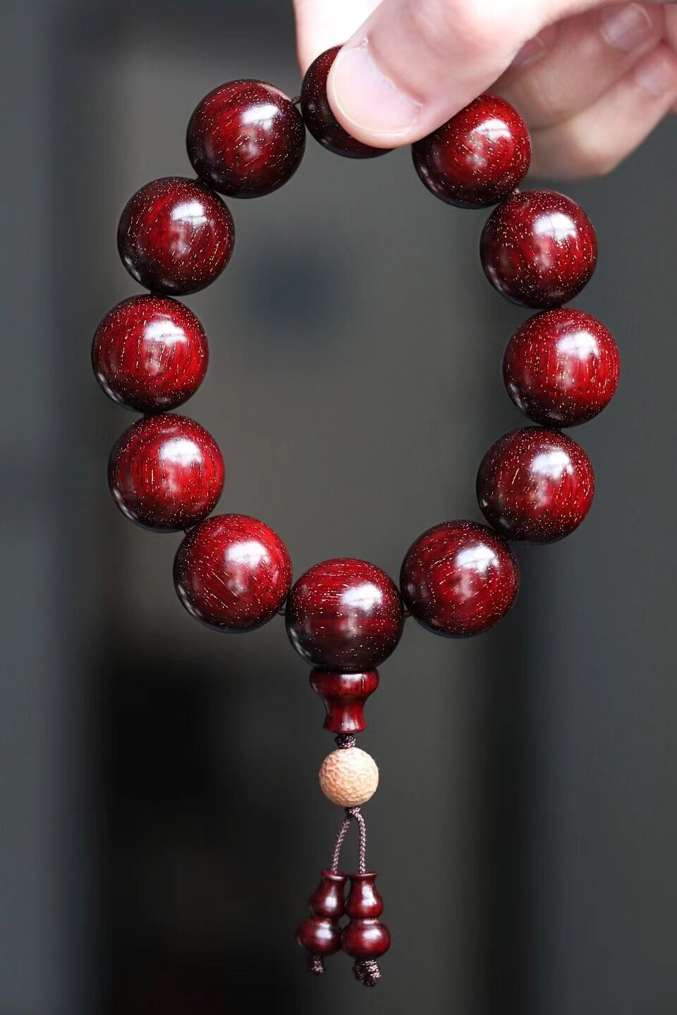 什么手串对自己的运气比较好,2024本命年带什么手串