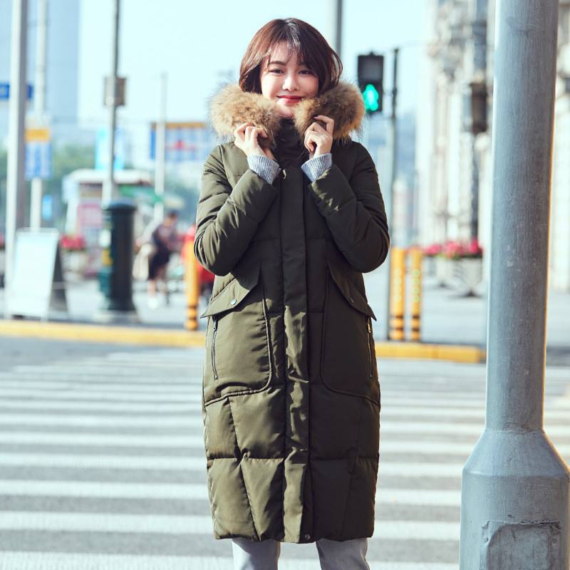 寒冷冬天穿羽绒服如何搭配才好看 (冬天的羽绒服怎么穿才好看)