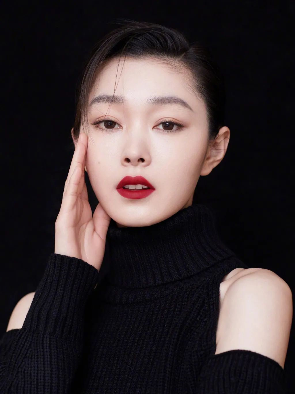 小五官扁平脸适合什么风格,塌鼻扁平脸