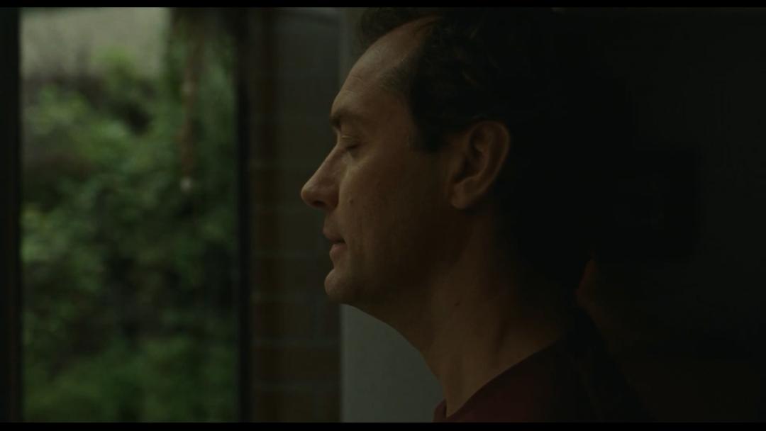 凡尔赛学经典反例,这部电影讲述了虚假繁荣的极端