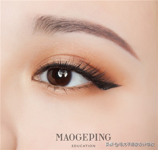 怎样简单画眼妆有神又自然,一个单眼皮一个双眼皮怎么画眼妆