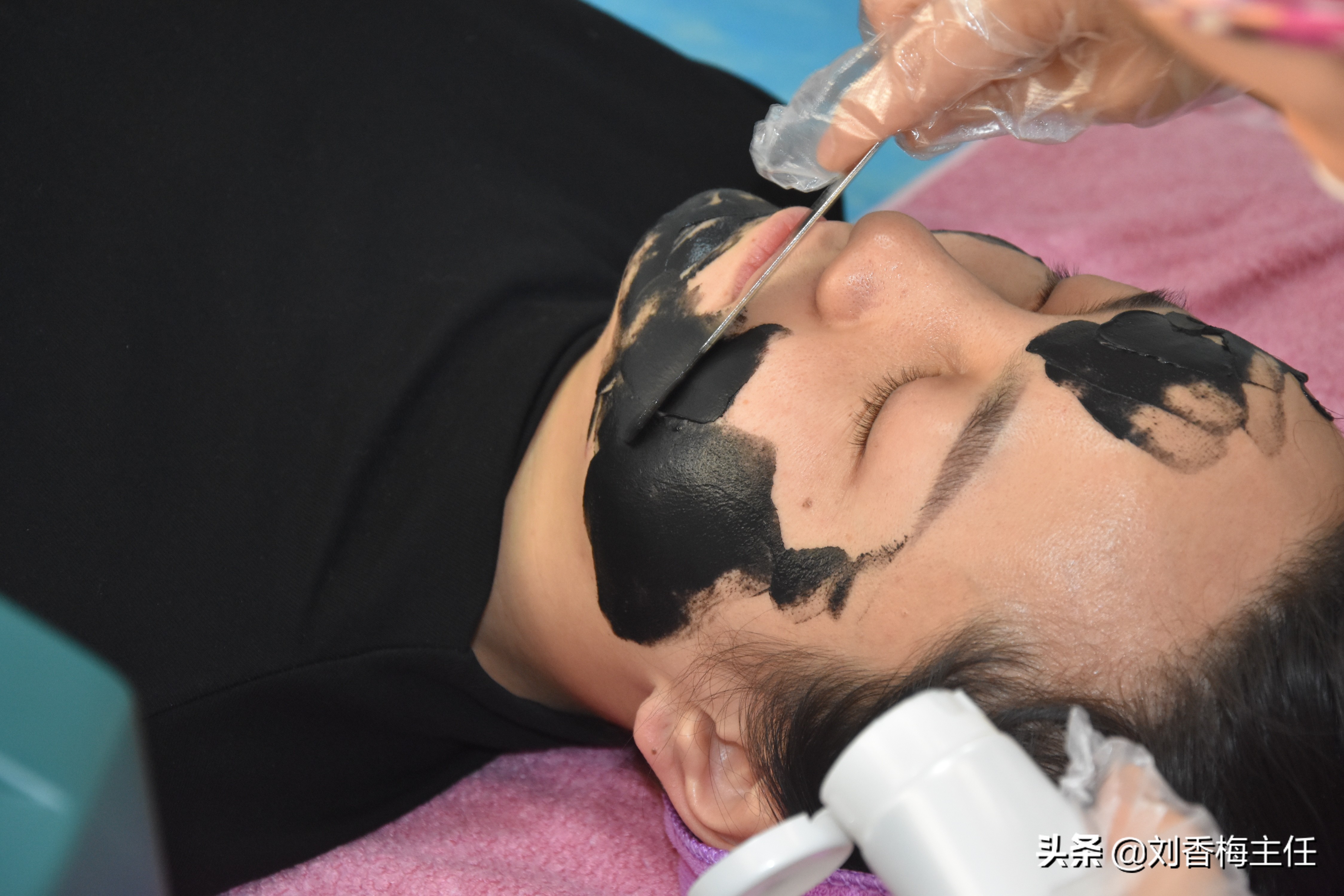 皮肤松弛毛孔粗大黑头多怎么解决,皮肤毛孔粗大怎么解决