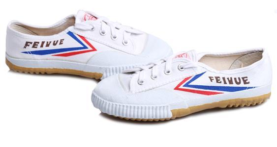 小时候黑绿色三球足球鞋,小时候的足球鞋