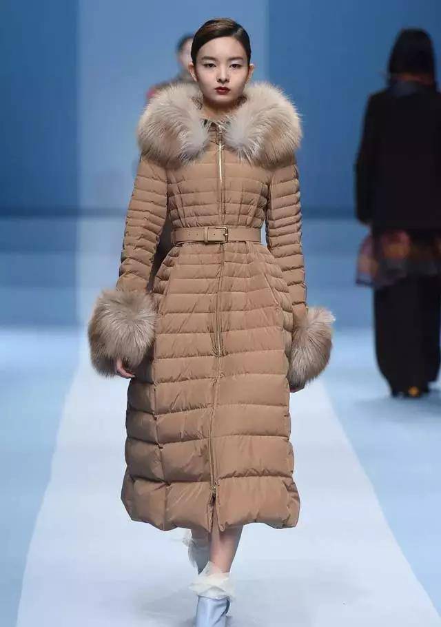 不是羽绒服买不起主要是时尚,谁说羽绒服没有时尚感