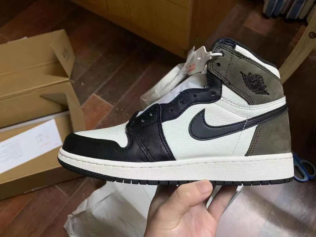 涨见识了!原来很多开宝马的都有一面鞋墙,穿的球鞋不上千就上万