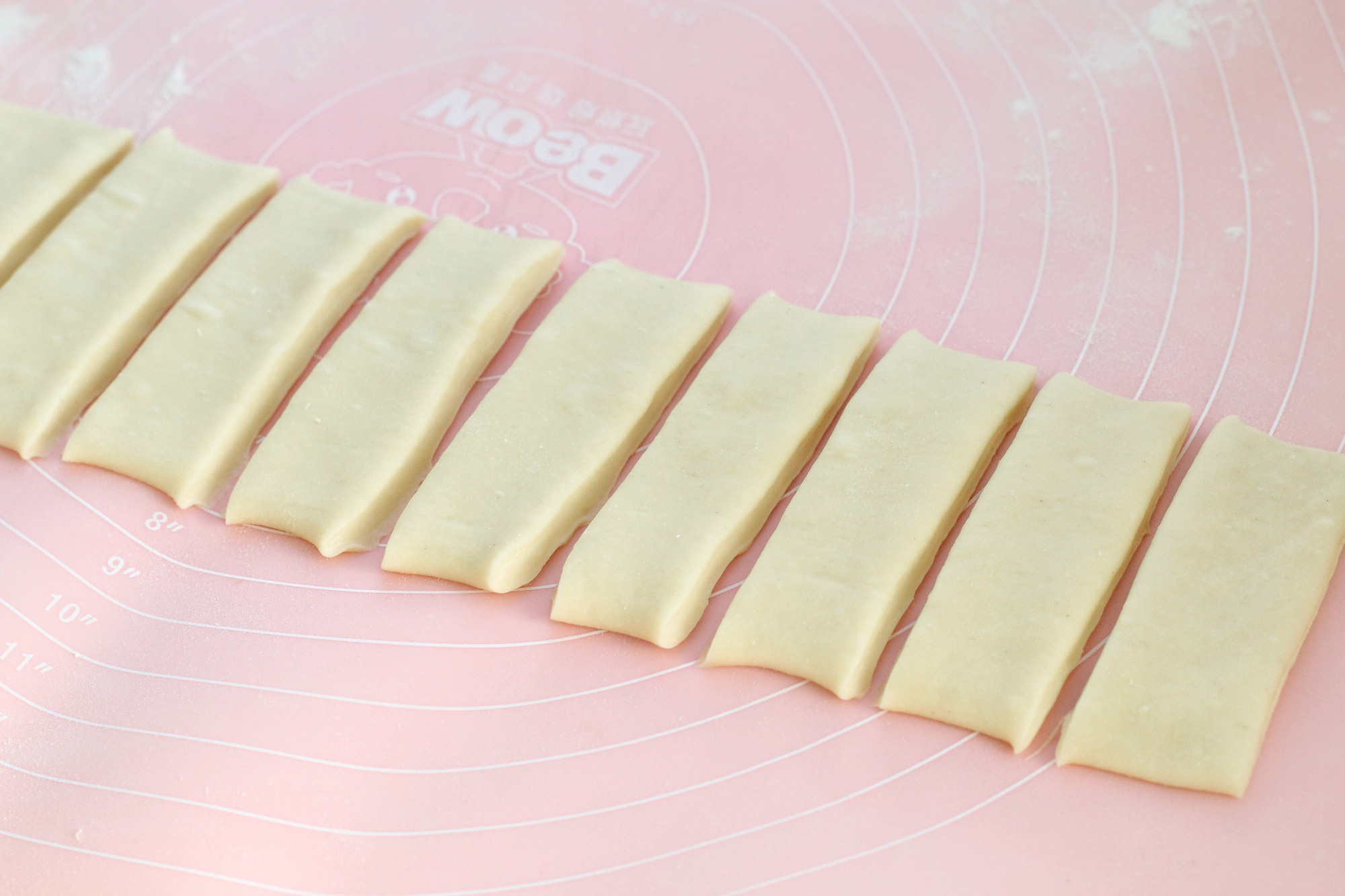 蓬松酥脆大油条的做法,小苏打奶香小油条香酥蓬松的做法