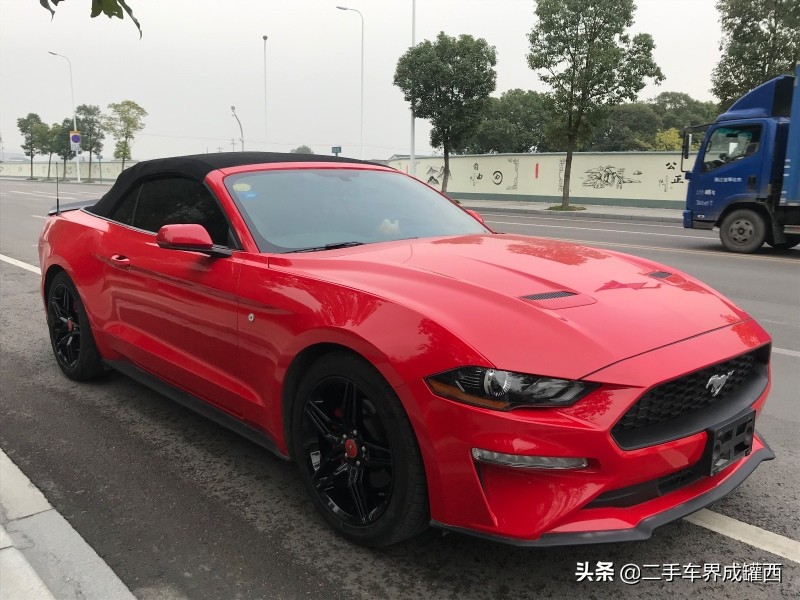 福特野马敞篷开启效果,平民跑车野马多少钱