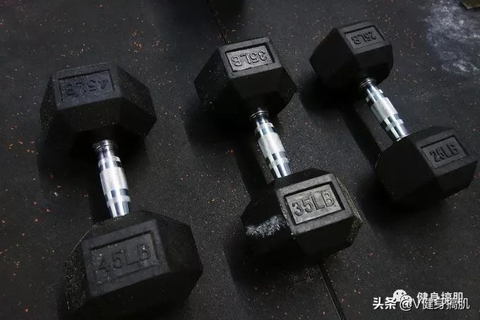 crossfit训练家庭版,crossfit健身房装修风格