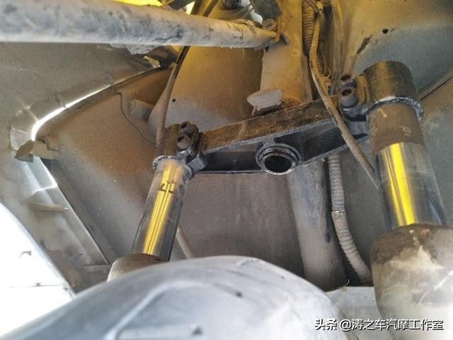 电动车维修分享：更换过方向柱维修以后，骑行时就感觉车往一边偏