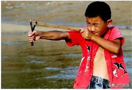 弹弓基础知识,新手弹弓传统弓与扁皮弓