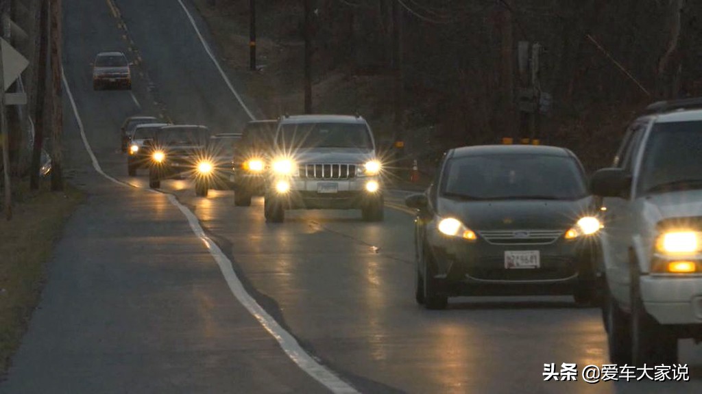 开车开远光灯更费油吗,小车开车灯和不开车灯的油耗