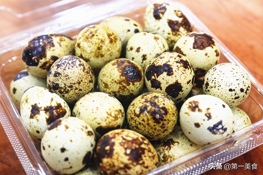 怎么剥鹌鹑蛋又快又好看,剥鹌鹑蛋的小窍门