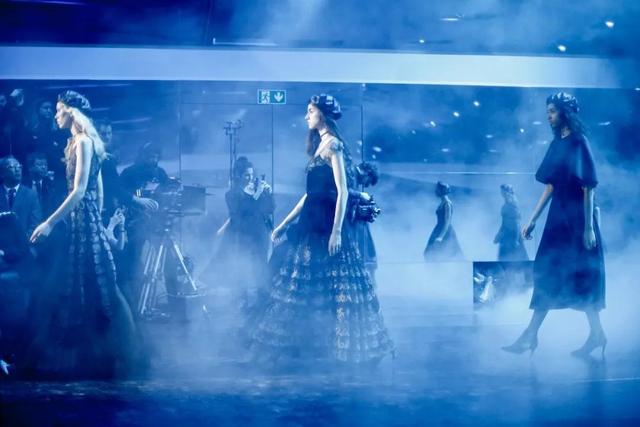 一分钟了解什么是潘通年度流行色,2021年的潘通流行色是什么颜色