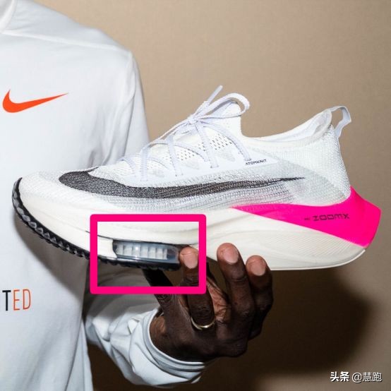 碳板回弹有劲的跑鞋,碳板推进力很强的碳板跑鞋