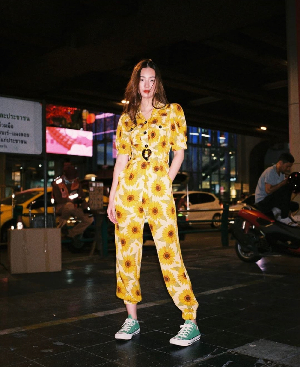 泰国中泰混血女明星图片,泰国一女子撞脸迪丽热巴