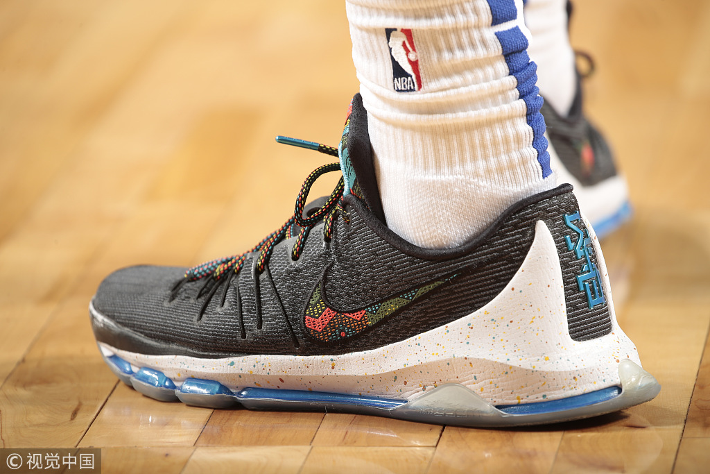 NBA今日球鞋精选：上脚两双联名款！火箭赢了，“鞋王”嗨了